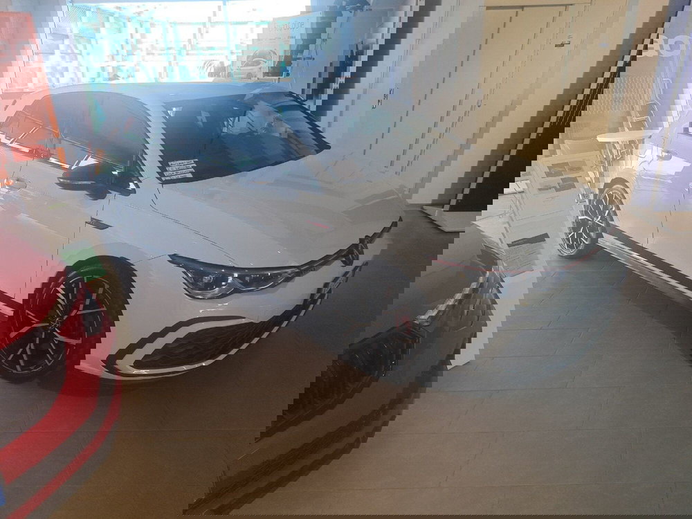 Volkswagen Golf nuova a Cagliari (3)