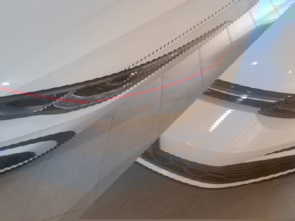 Volkswagen Golf nuova a Cagliari (7)