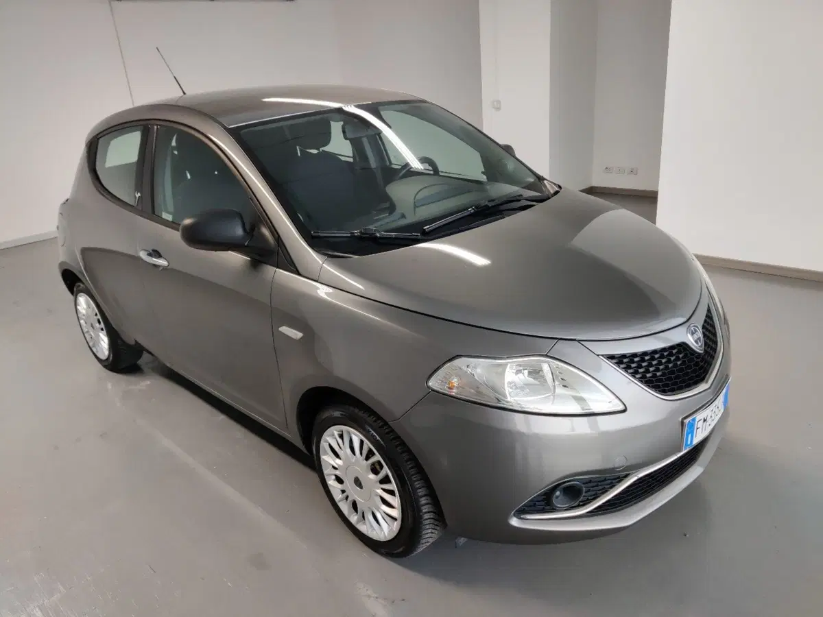 Lancia Ypsilon usata a Arezzo