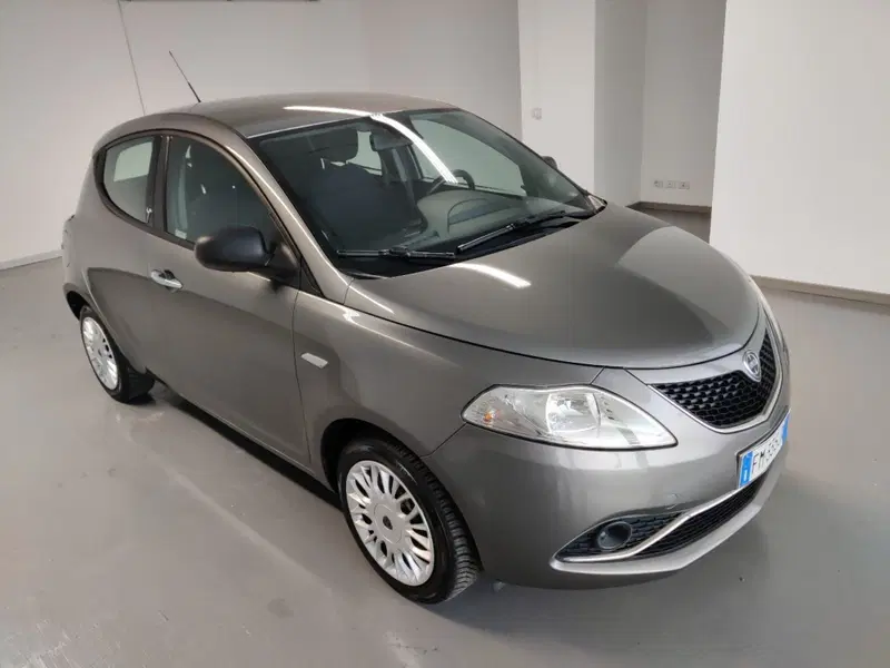 Lancia Ypsilon usata a Arezzo