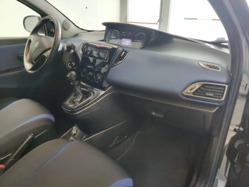 Lancia Ypsilon usata a Arezzo (10)