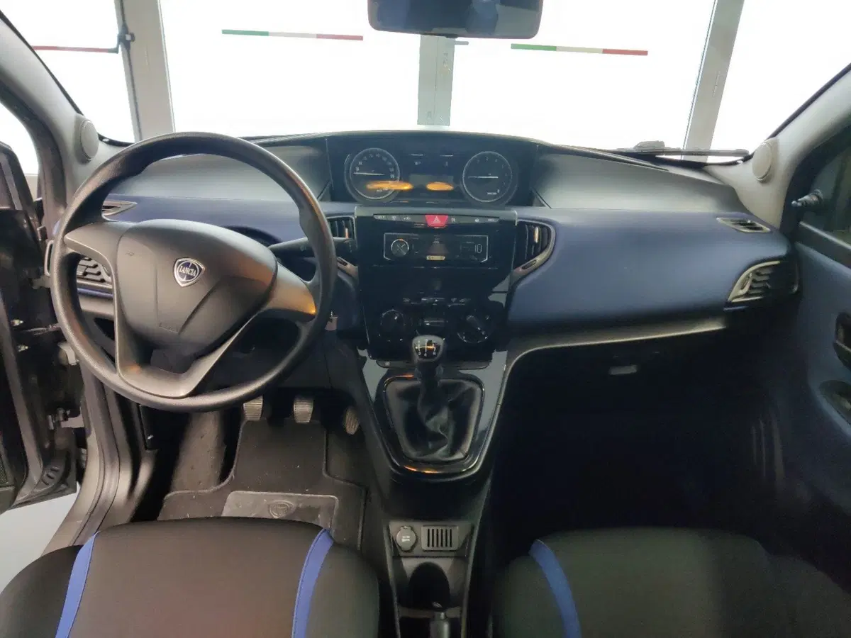 Lancia Ypsilon usata a Arezzo (11)