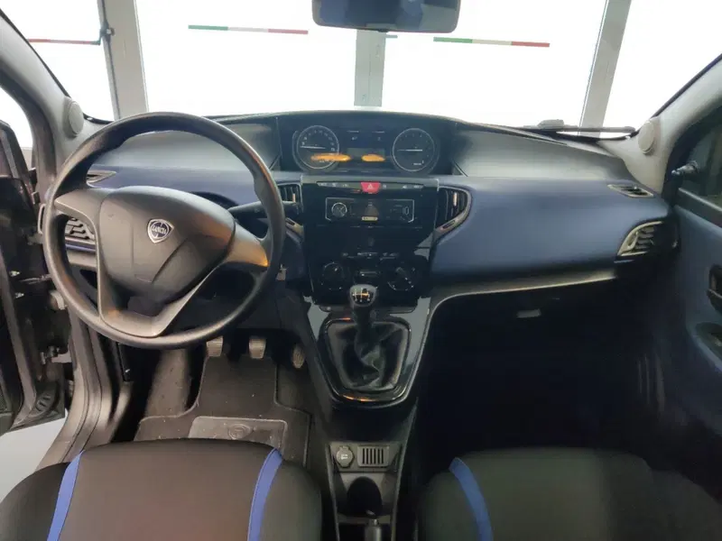 Lancia Ypsilon usata a Arezzo (11)