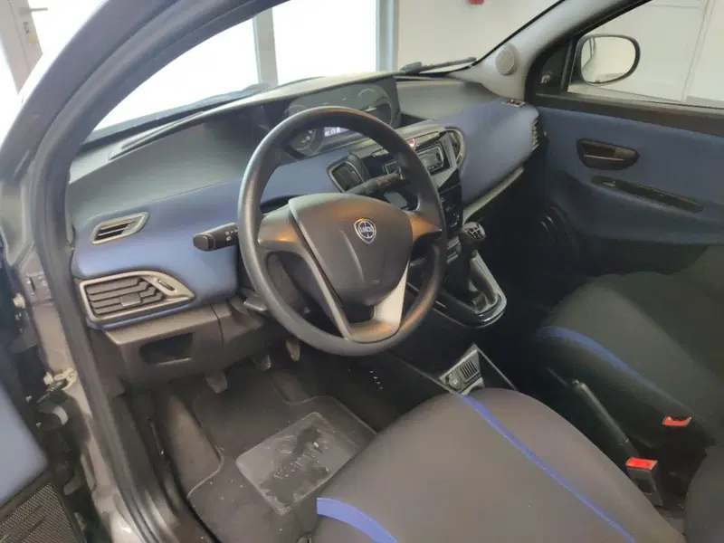 Lancia Ypsilon usata a Arezzo (12)