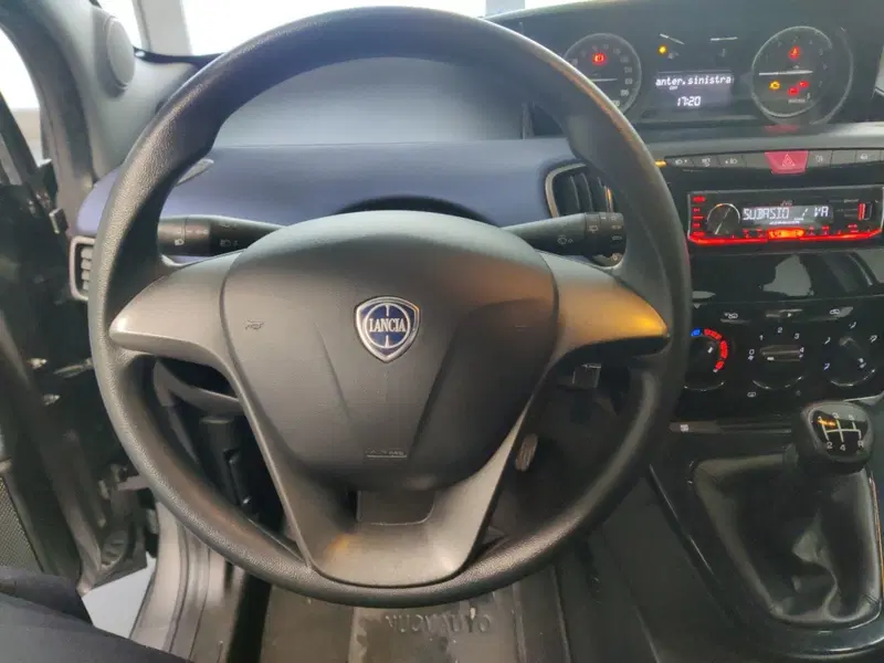 Lancia Ypsilon usata a Arezzo (19)