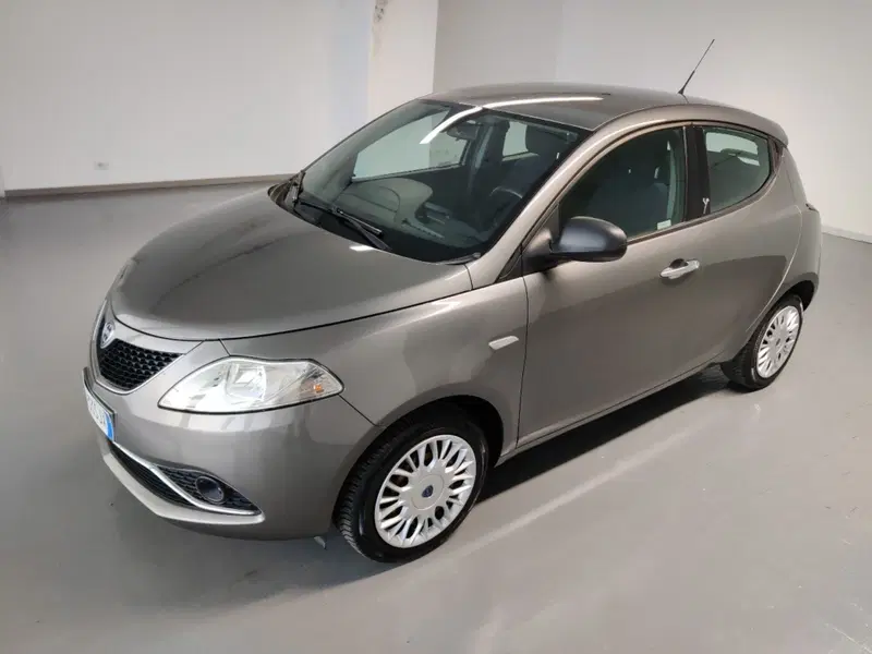 Lancia Ypsilon usata a Arezzo (3)