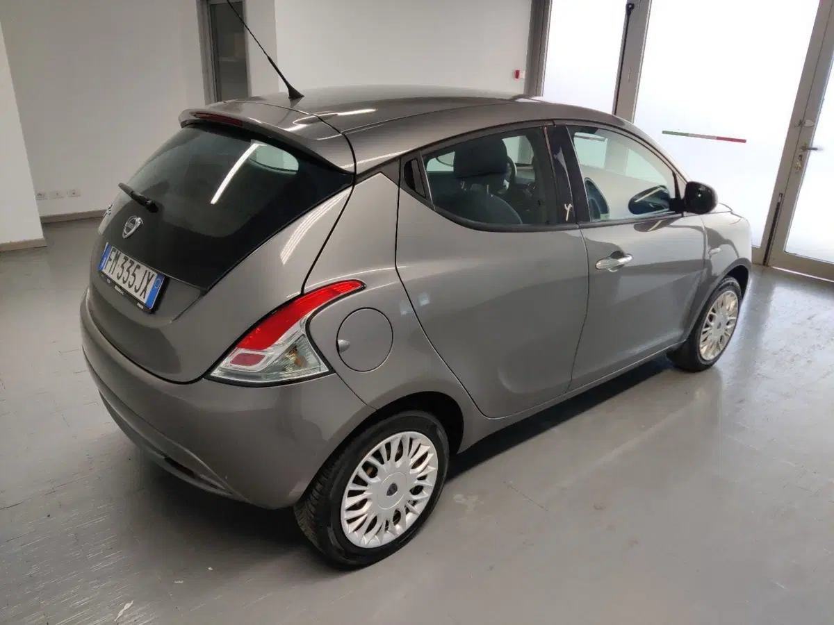 Lancia Ypsilon usata a Arezzo (6)