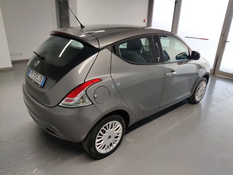 Lancia Ypsilon usata a Arezzo (6)