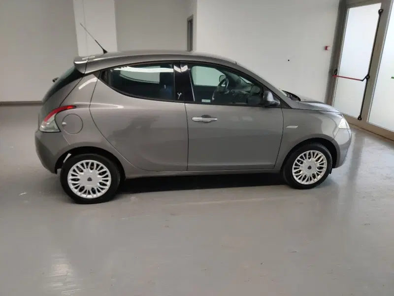 Lancia Ypsilon usata a Arezzo (7)