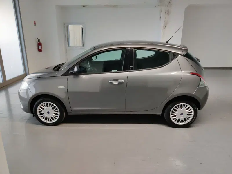 Lancia Ypsilon usata a Arezzo (8)