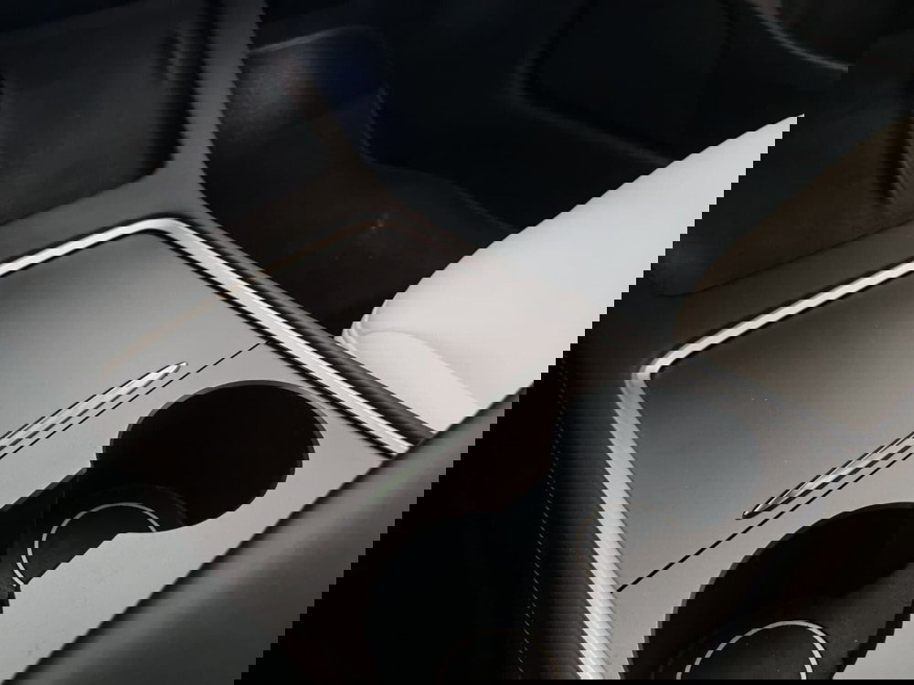 Tesla Model S usata a Novara (18)