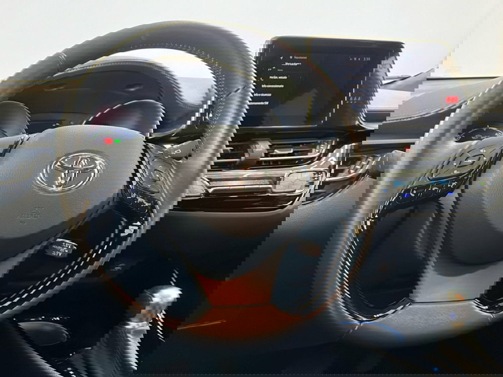 Toyota Toyota C-HR usata a Roma (12)