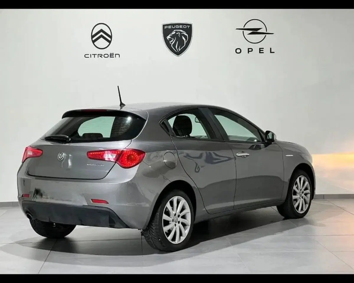 Alfa Romeo Giulietta usata a Alessandria (5)