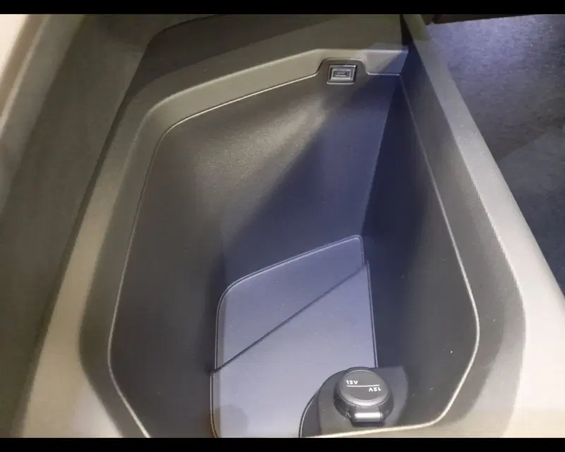 Peugeot 5008 nuova a Alessandria (14)