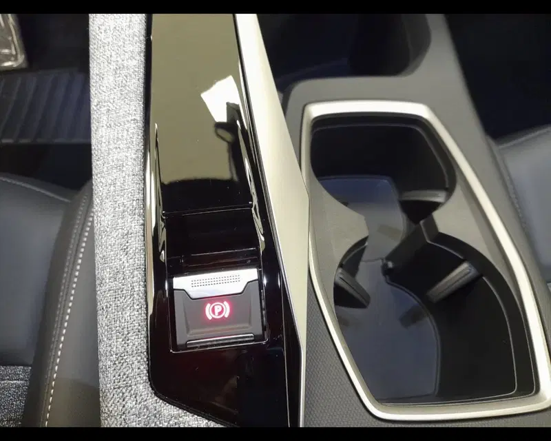 Peugeot 5008 nuova a Alessandria (16)