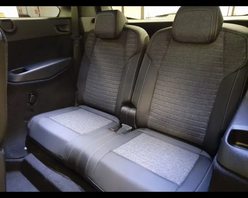 Peugeot 5008 nuova a Alessandria (9)