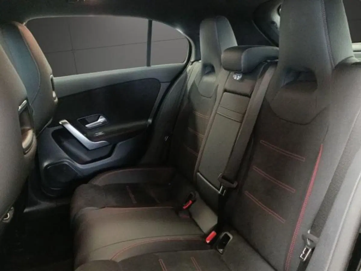 Mercedes-Benz Classe A Sedan usata a Milano (14)