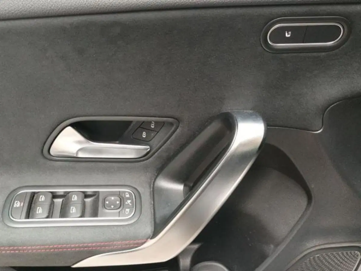 Mercedes-Benz Classe A Sedan usata a Milano (16)