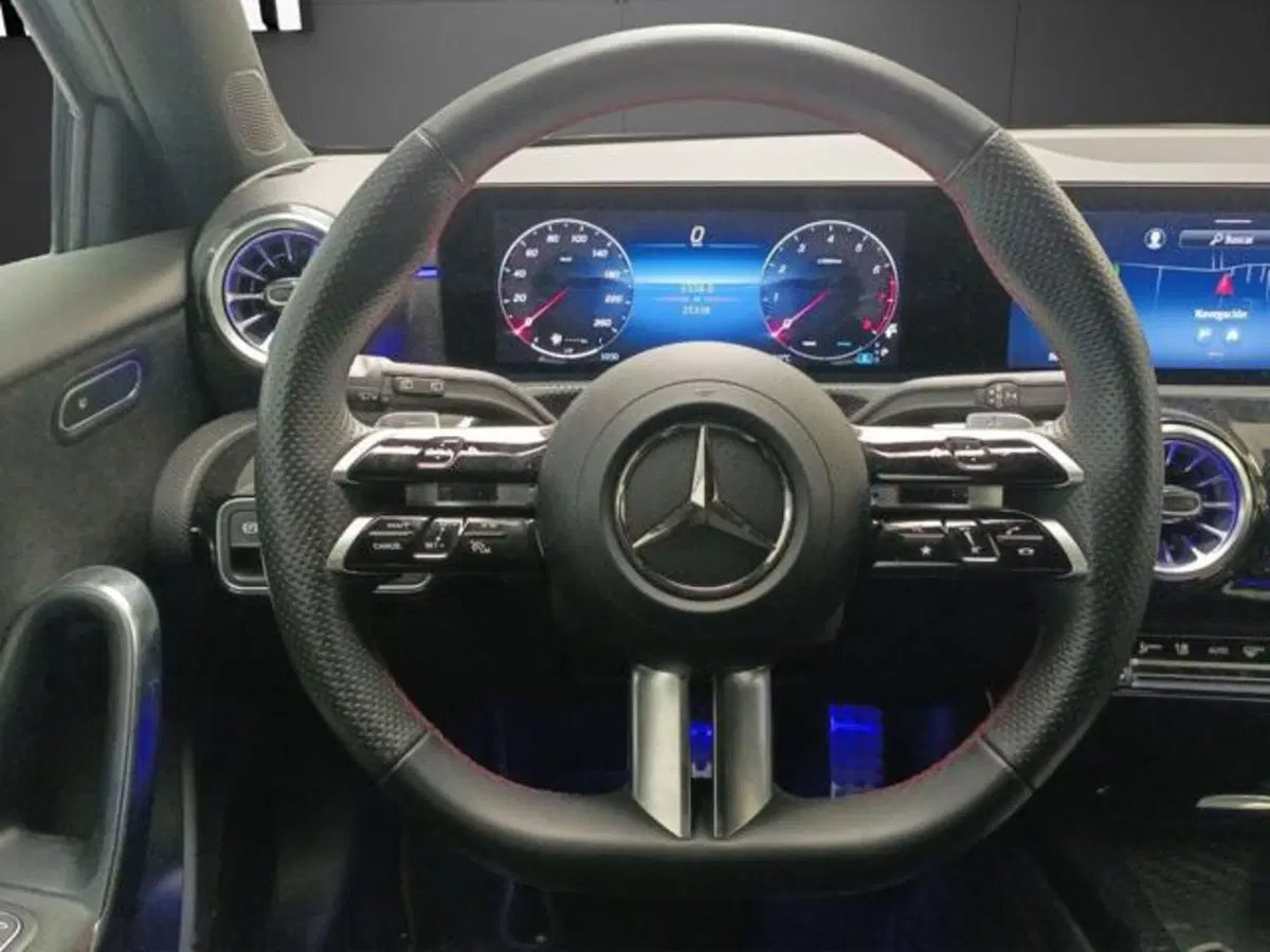 Mercedes-Benz Classe A Sedan usata a Milano (10)