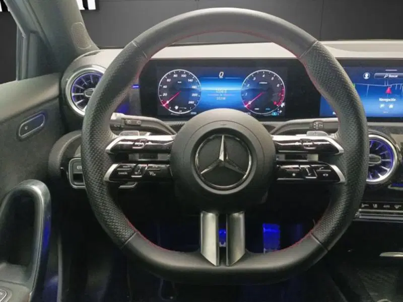 Mercedes-Benz Classe A Sedan usata a Milano (10)