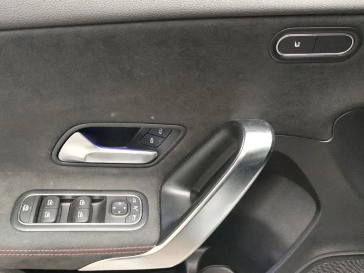Mercedes-Benz Classe A Sedan usata a Milano (15)