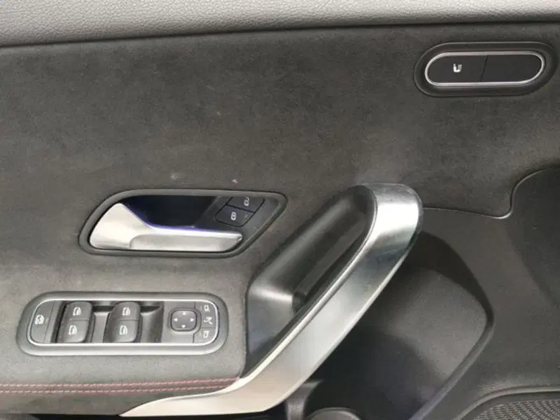 Mercedes-Benz Classe A Sedan usata a Milano (15)
