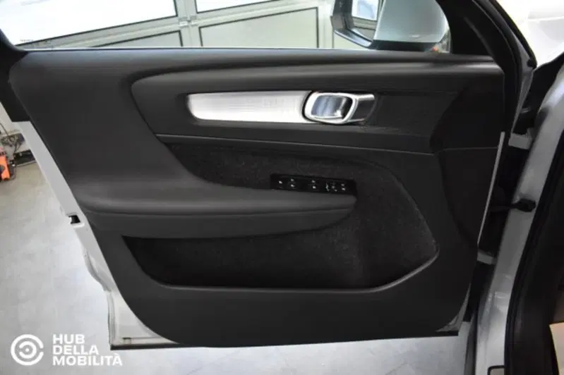 Volvo XC40 usata a Perugia (7)