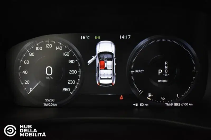 Volvo XC40 usata a Perugia (8)