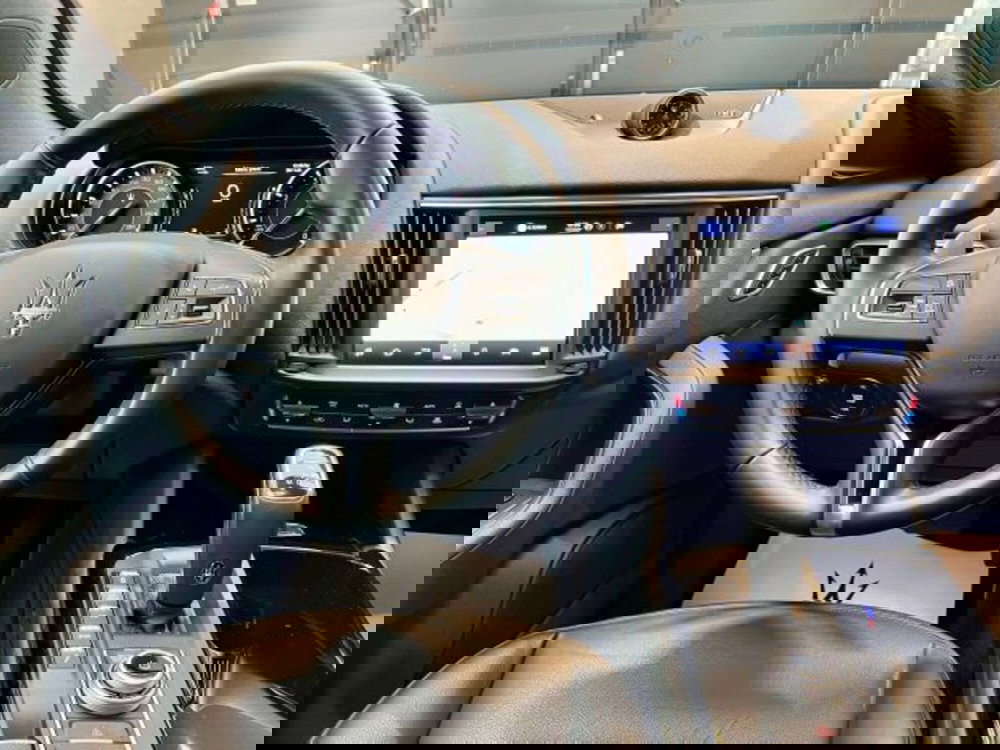 Maserati Levante usata a Torino (14)