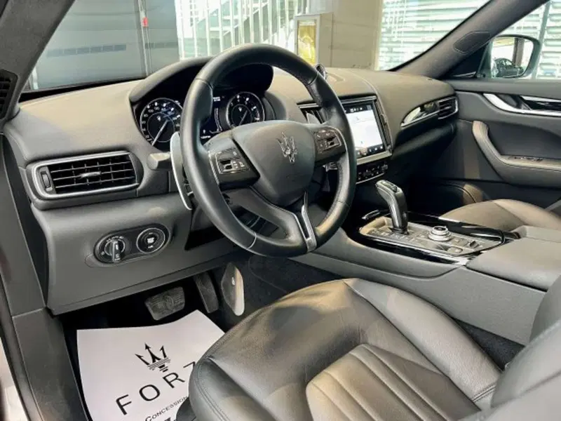 Maserati Levante usata a Torino (6)