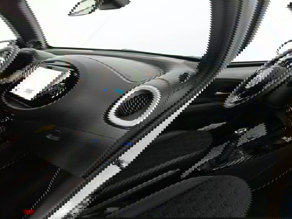 Toyota Aygo X nuova a Teramo (10)