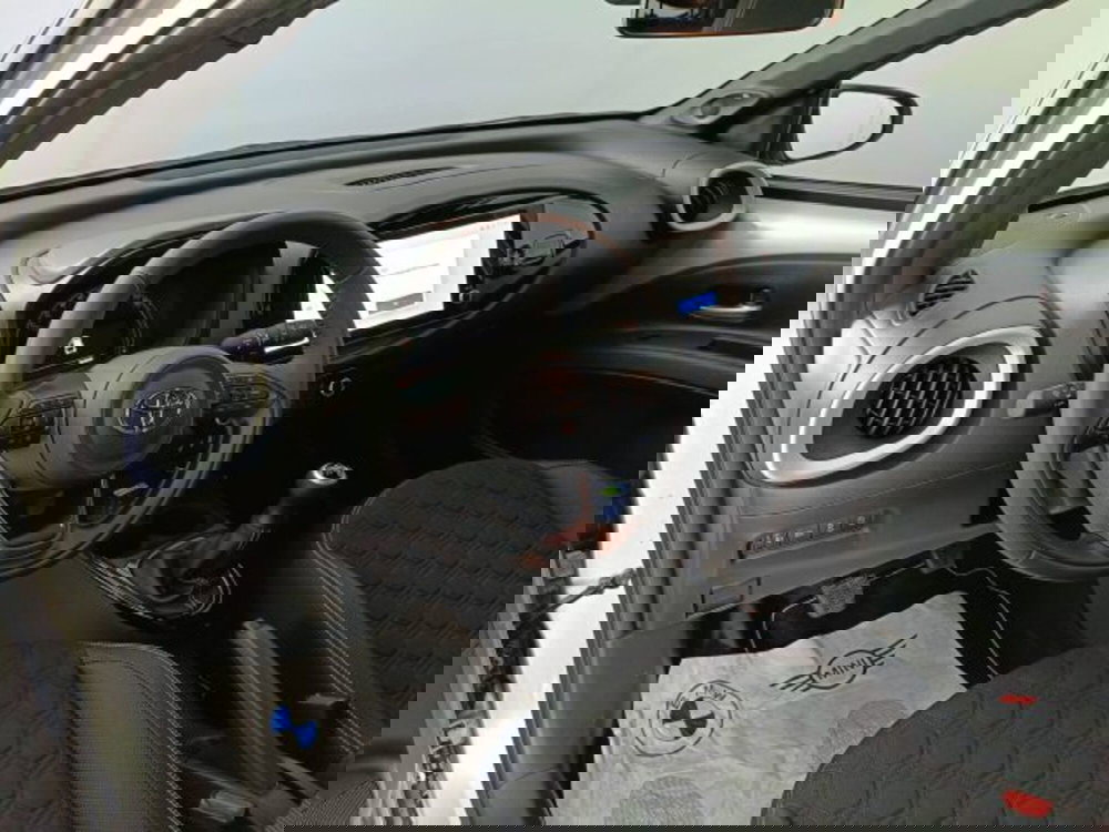 Toyota Aygo X nuova a Teramo (7)