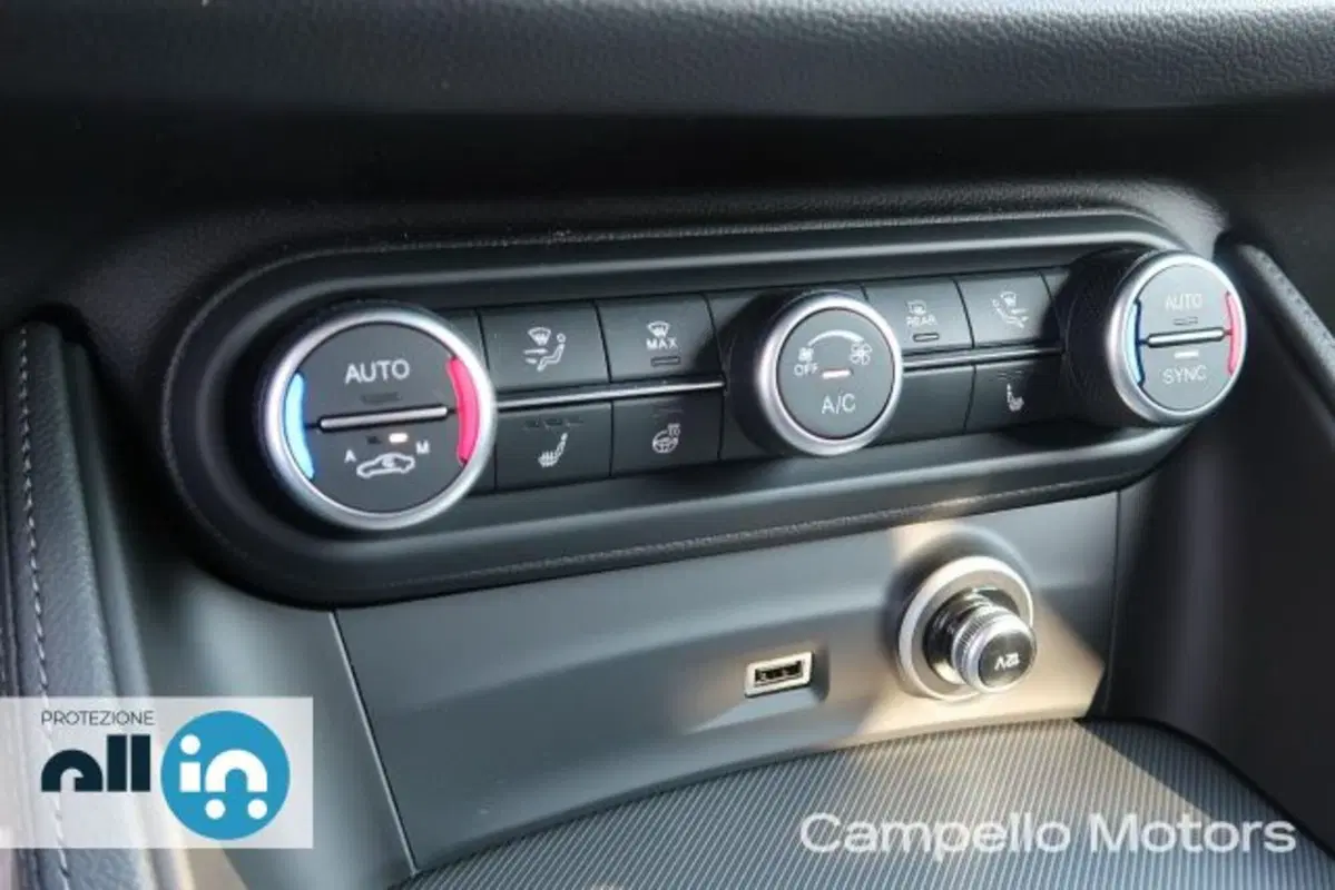 Alfa Romeo Stelvio nuova a Venezia (12)