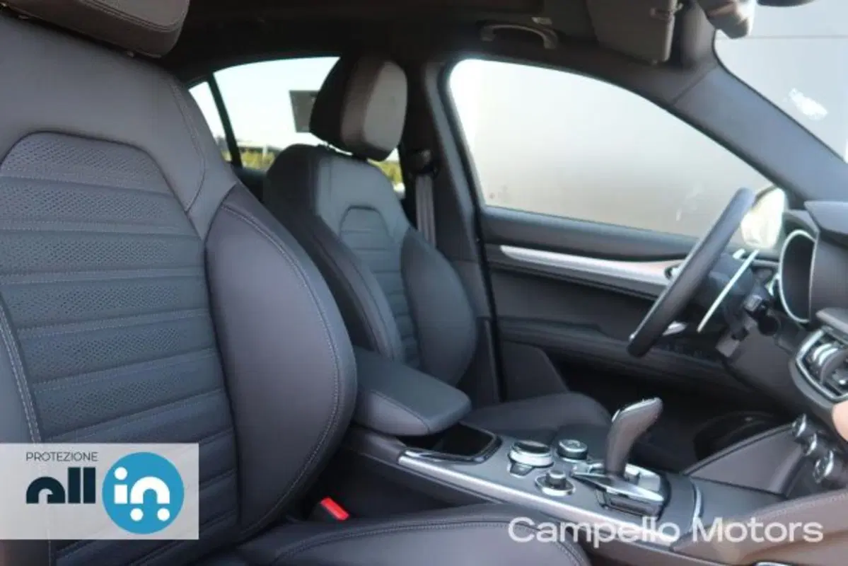 Alfa Romeo Stelvio nuova a Venezia (15)