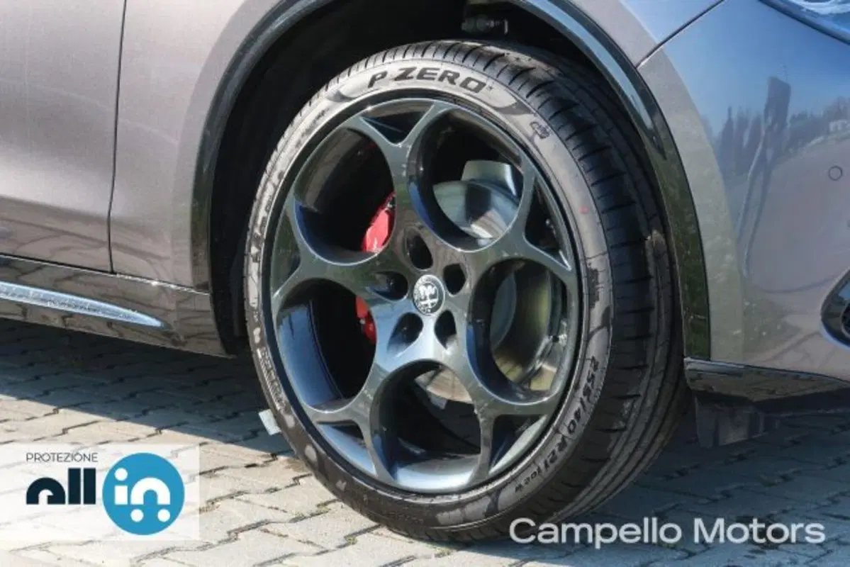 Alfa Romeo Stelvio nuova a Venezia (20)
