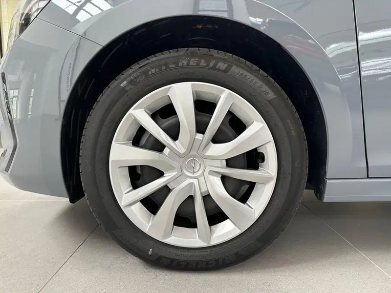 Opel Corsa nuova a Sondrio (9)