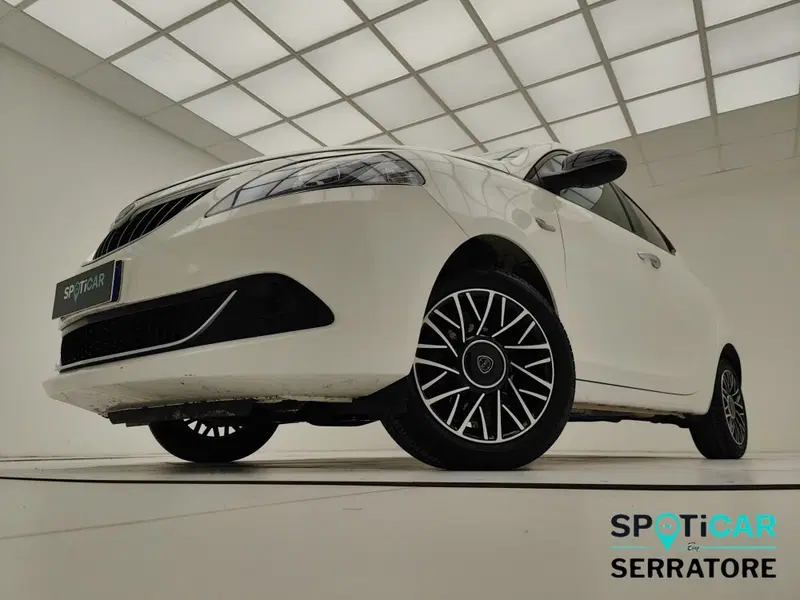 Lancia Ypsilon usata a Como (14)