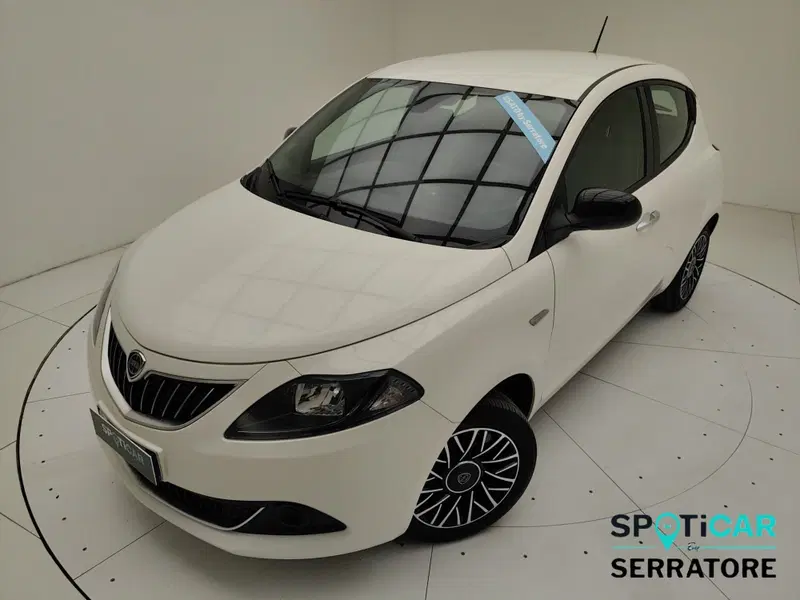 Lancia Ypsilon usata a Como (15)