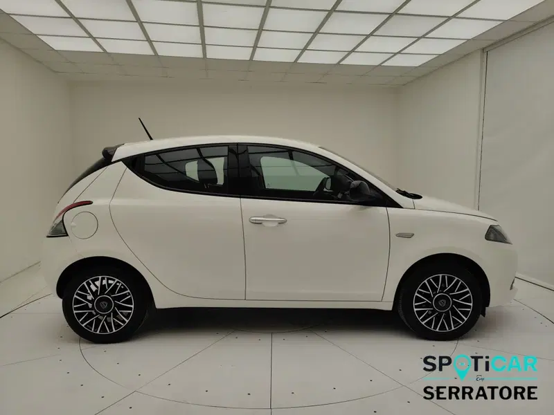 Lancia Ypsilon usata a Como (19)