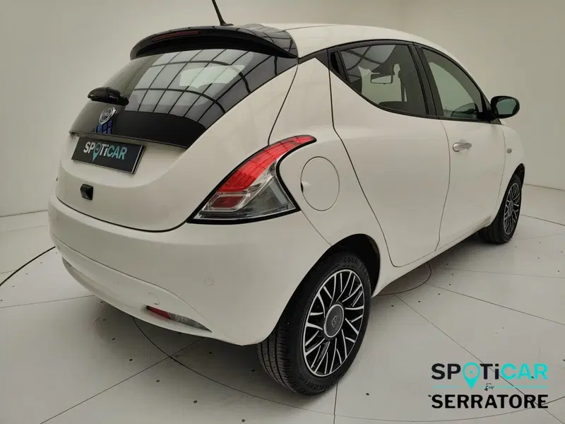 Lancia Ypsilon usata a Como (6)
