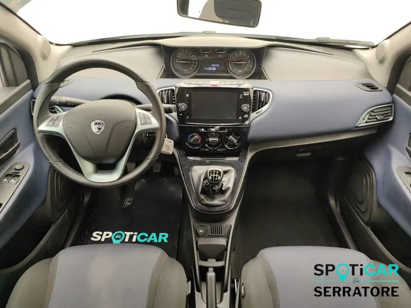 Lancia Ypsilon usata a Como (7)