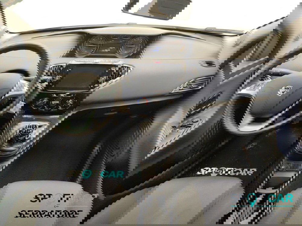 Lancia Ypsilon usata a Como (7)