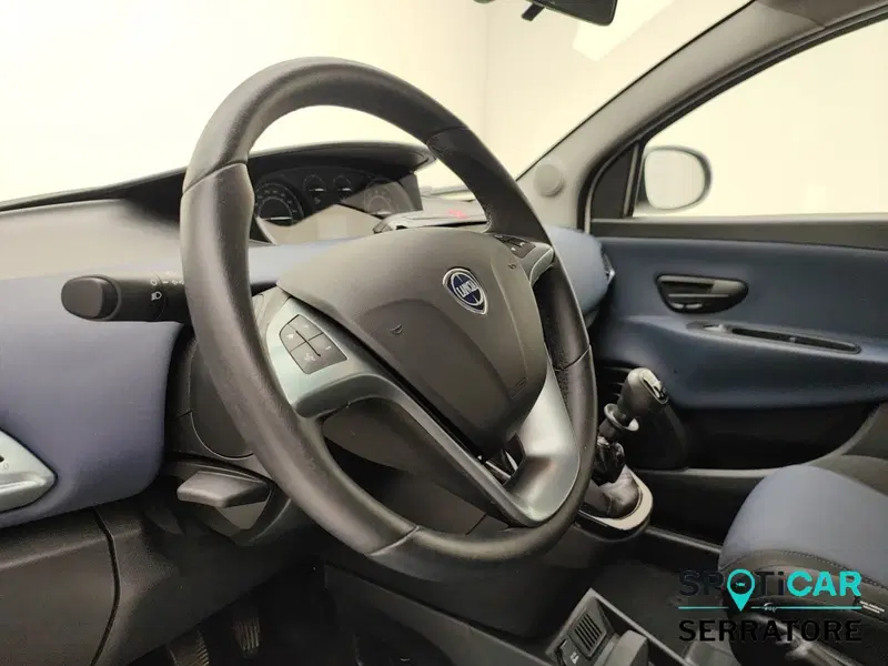 Lancia Ypsilon usata a Como (9)