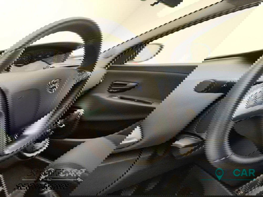 Lancia Ypsilon usata a Como (9)