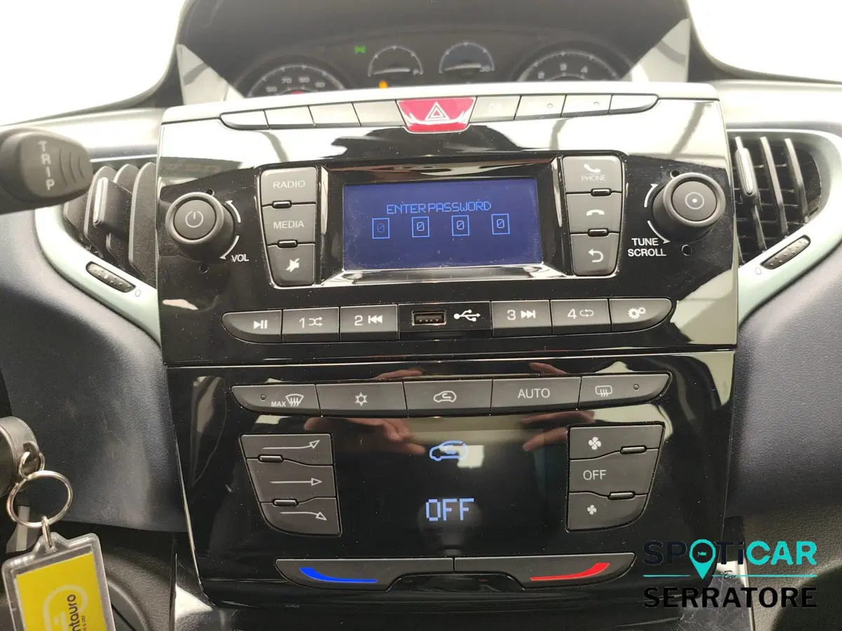 Lancia Ypsilon usata a Como (10)