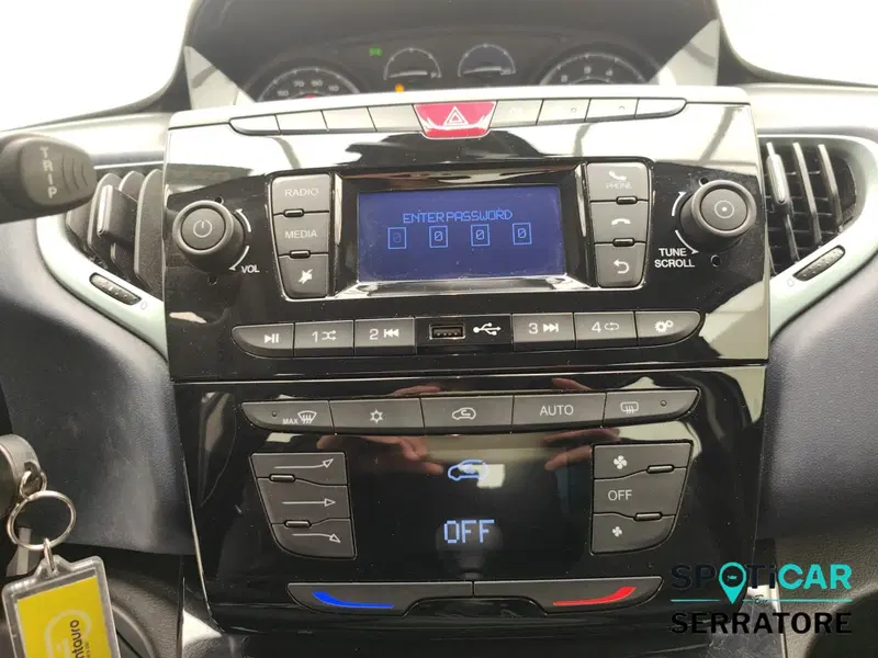 Lancia Ypsilon usata a Como (10)