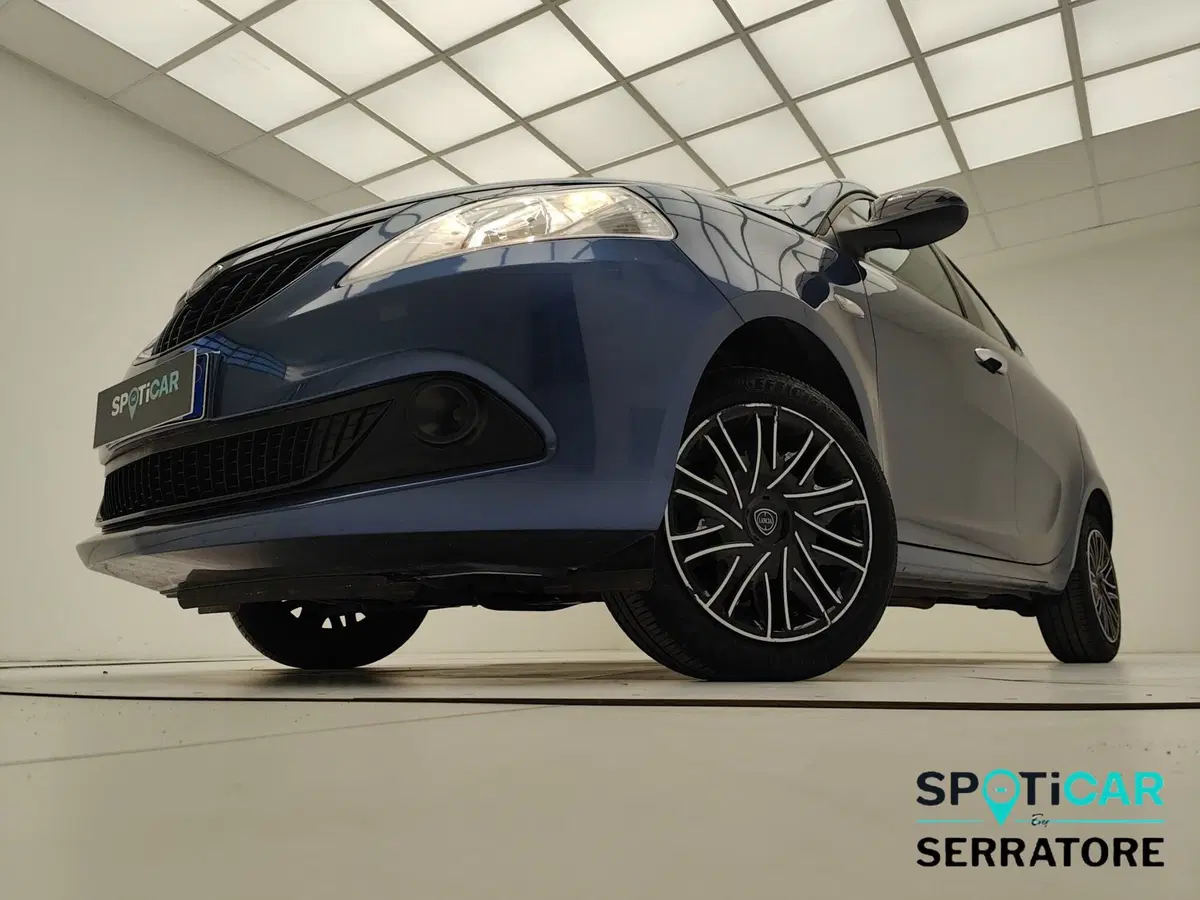 Lancia Ypsilon usata a Como (13)