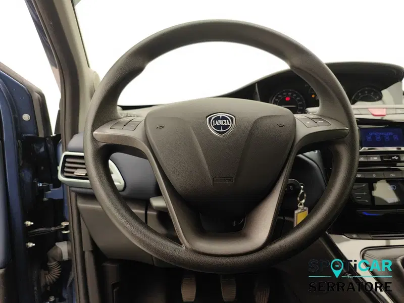 Lancia Ypsilon usata a Como (15)