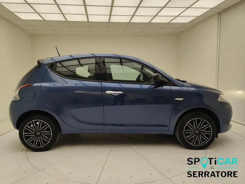 Lancia Ypsilon usata a Como (18)