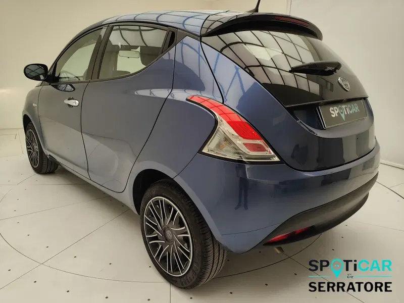 Lancia Ypsilon usata a Como (4)